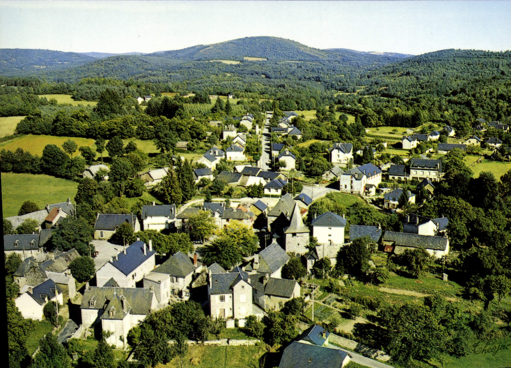Saint-Augustin (Corrèze) — Vue générale aérienne — Éditions « Throjac »