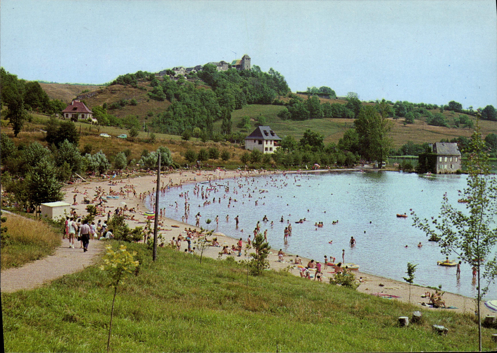 Plan d'eau de Chasteaux — aux environs de Brive — La Corrèze Touristique