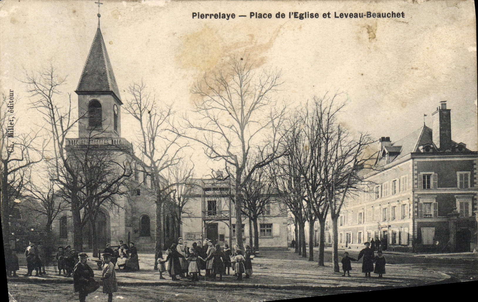 CPA Plerrelaye Place De I'Eglise Et Leveau Beauchet