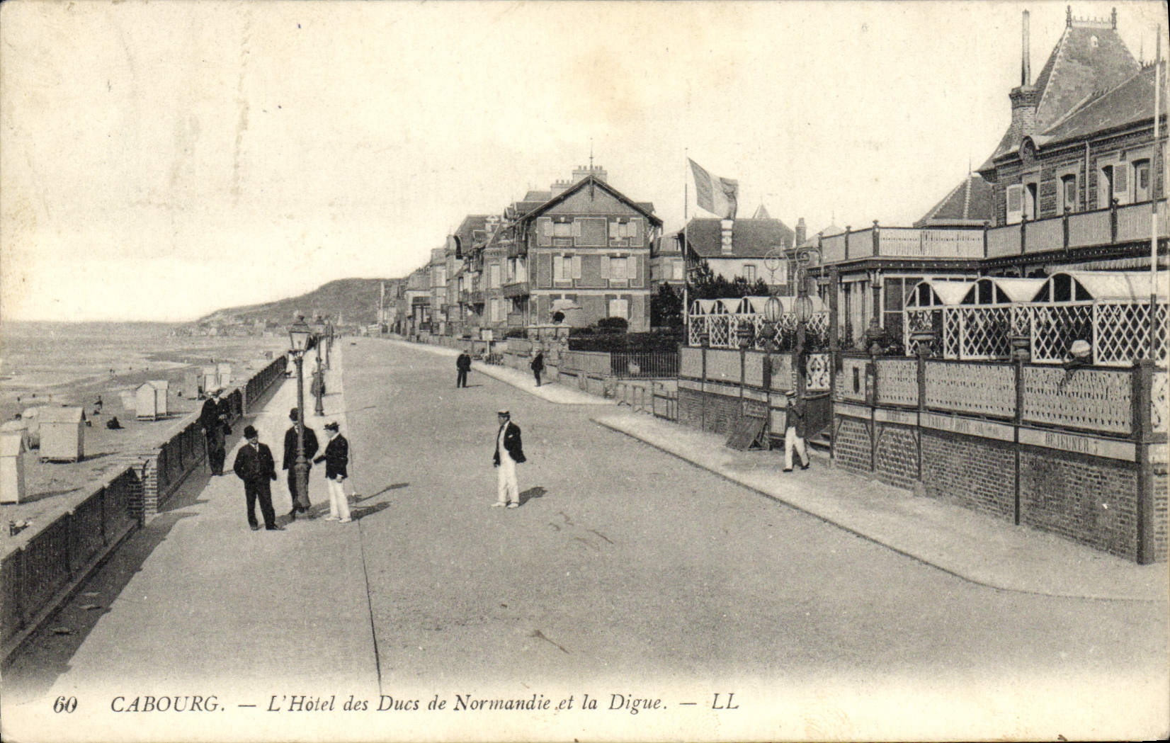 Cabourg — L'Hôtel des Ducs de Normandie et la Digue — LL