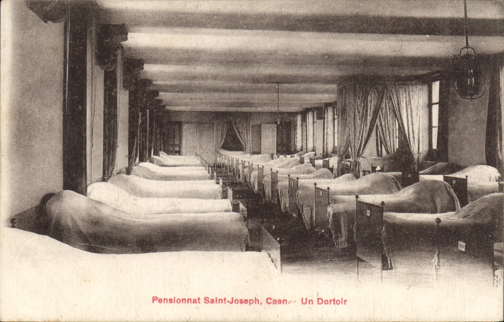 CPA Pensionnat Saint Joseph Caen Un Dortoir