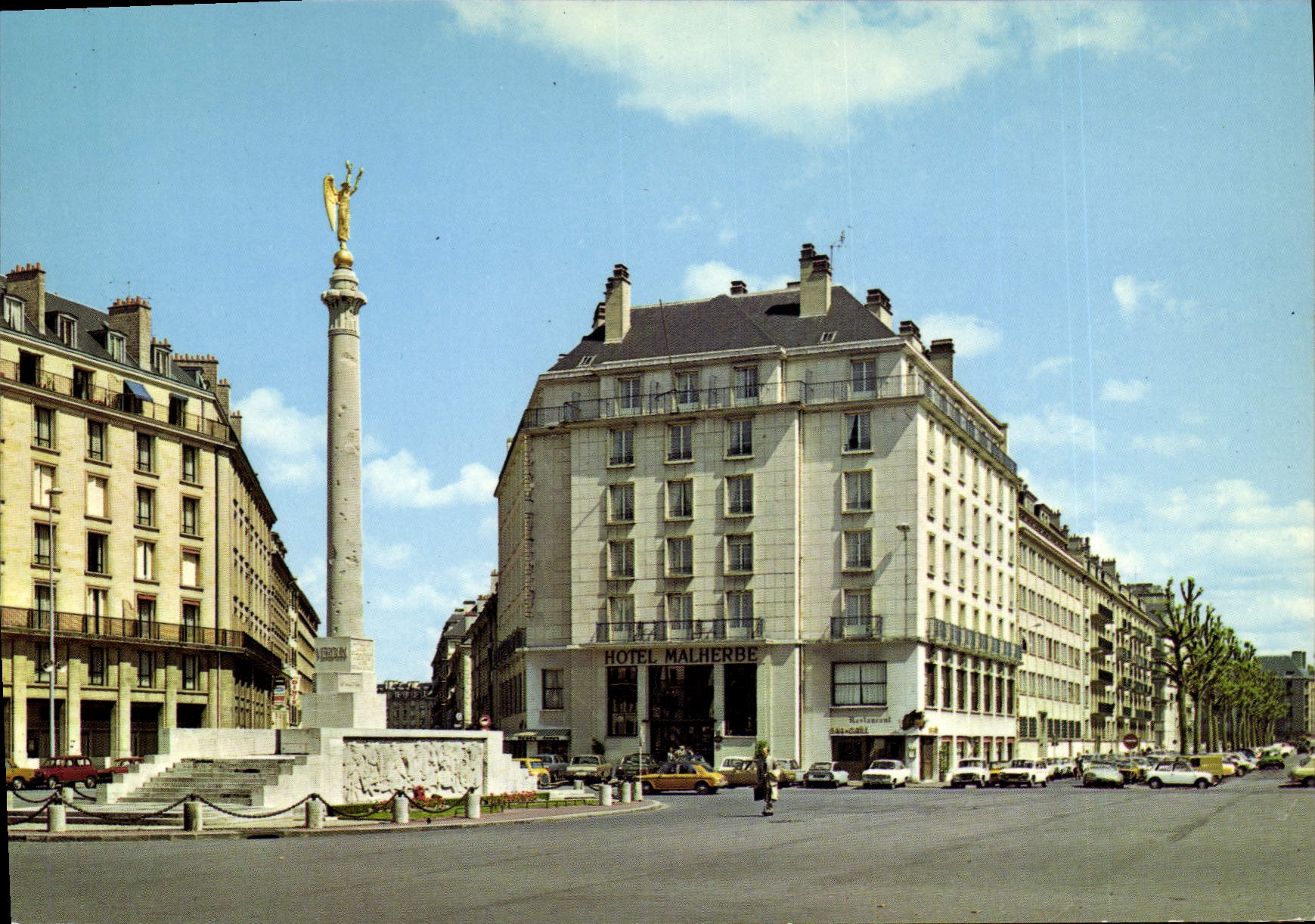 Place Foch and Monument aux Morts — Caen — Éditions 'LA CIGOGNE'