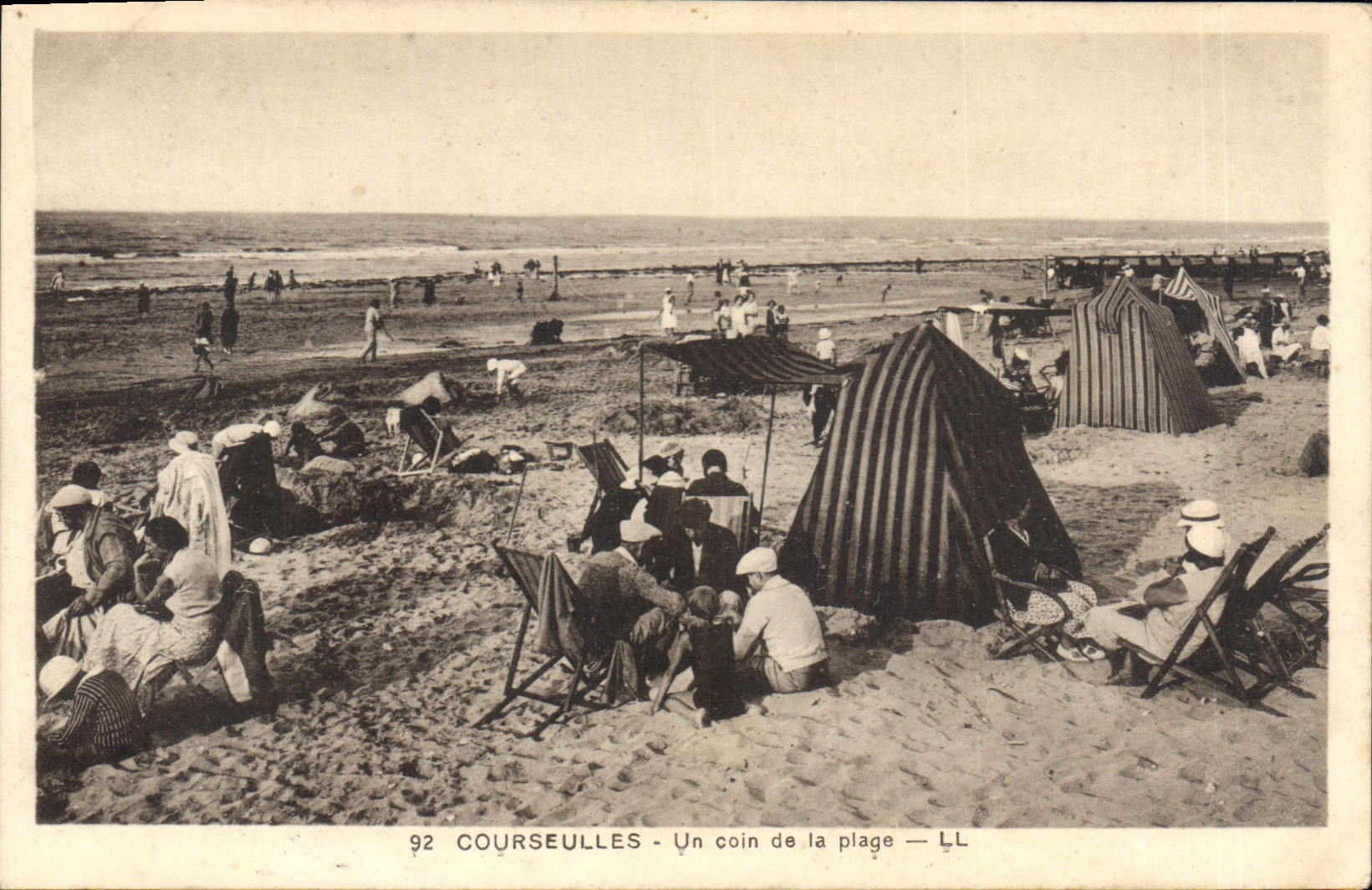 COURSEULLES - Un coin de la plage — LL