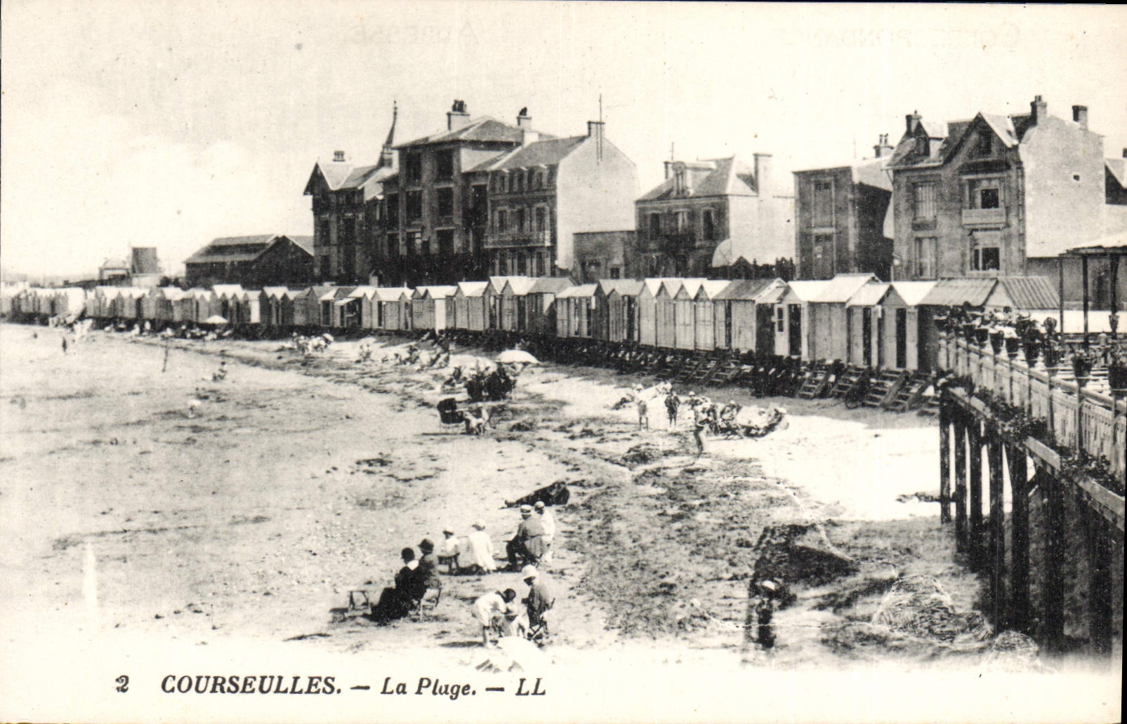 Courseulles-sur-Mer — La Plage — LL