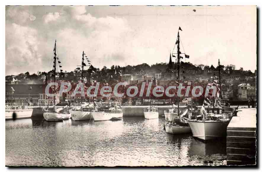 CPA Deauville Trouville Bassin Des Yachts Et Vue Generale