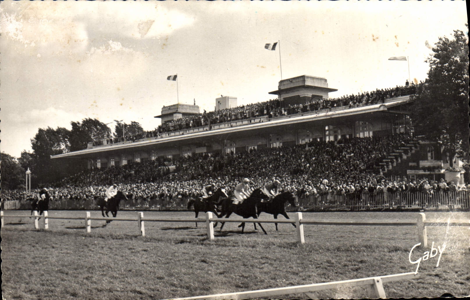 CPA Deauville La Plage Fleurie Le Champ De Courses
