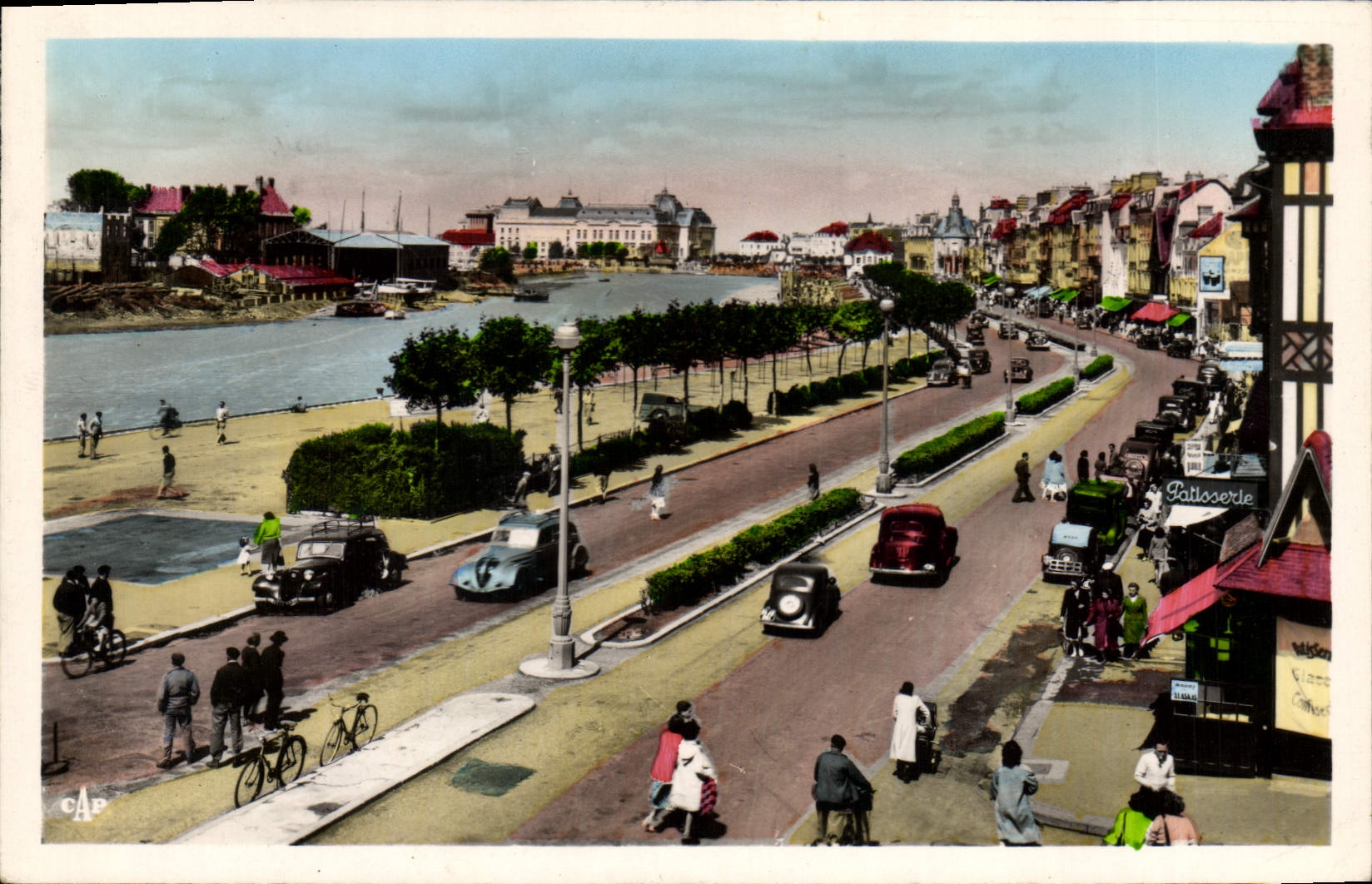 Vue générale sur les quais — Trouville — Reine des Plages — éditeur C.A.P. n°177
