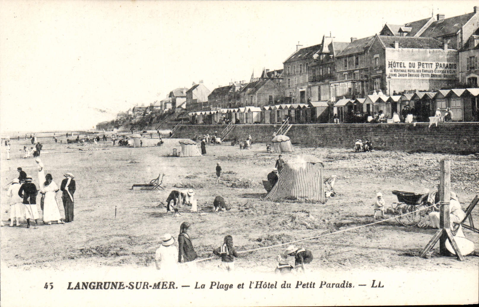 Langrune-sur-Mer — La Plage et l'Hôtel du Petit Paradis — LL