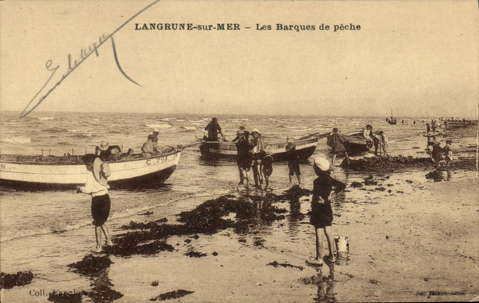 Langrune-sur-Mer — Les Barques de pêche — Phot. Bouter-Wodon