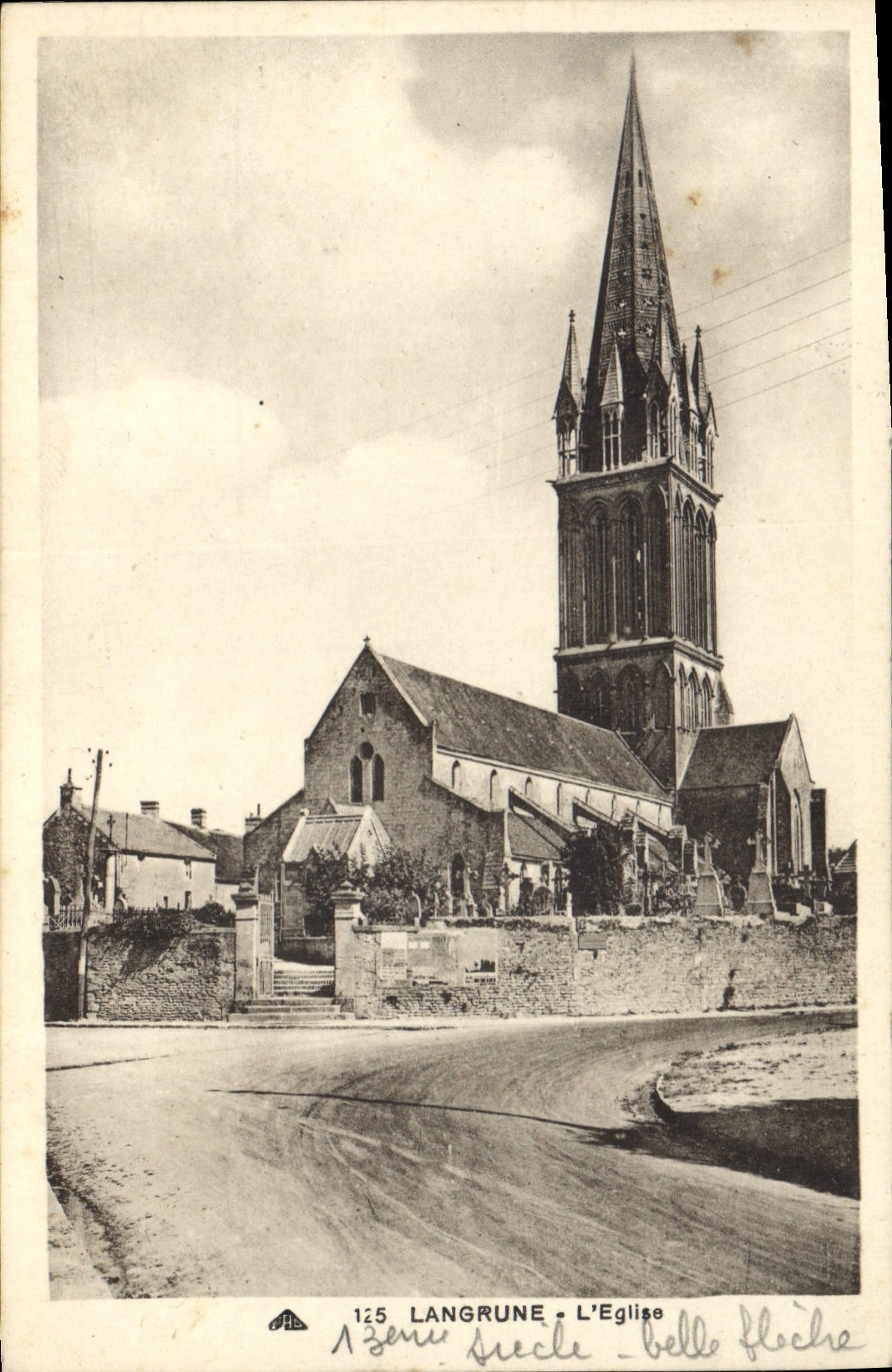 Langrune - Die Kirche - Schöne Turmspitze