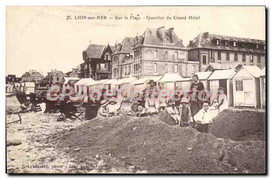 LION-sur-MER — Auf der Strandpromenade — Viertel des Grand Hotels — J. Lebassard, Foto