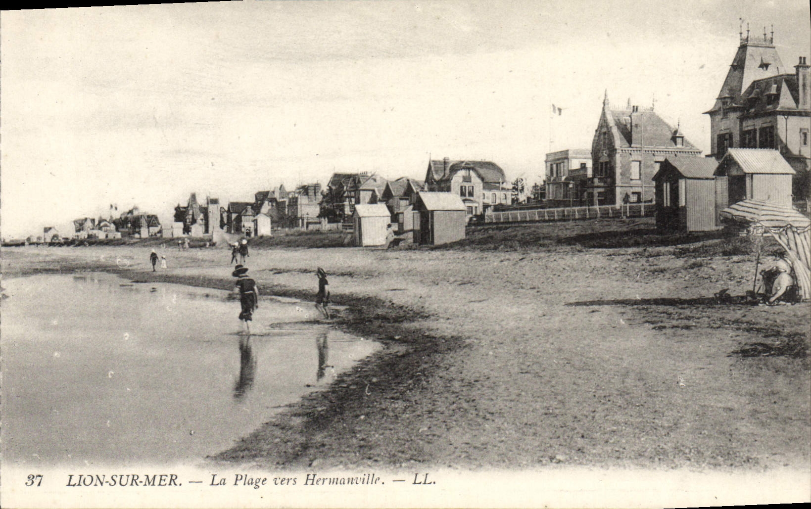 Lion-sur-Mer — La Plage vers Hermanville — LL.