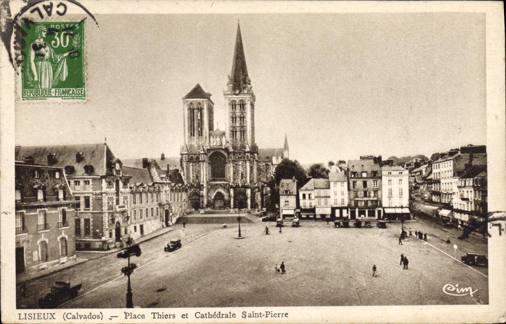 Lisieux (Calvados) — Place Thiers et Cathédrale Saint-Pierre — Éditeur Pim