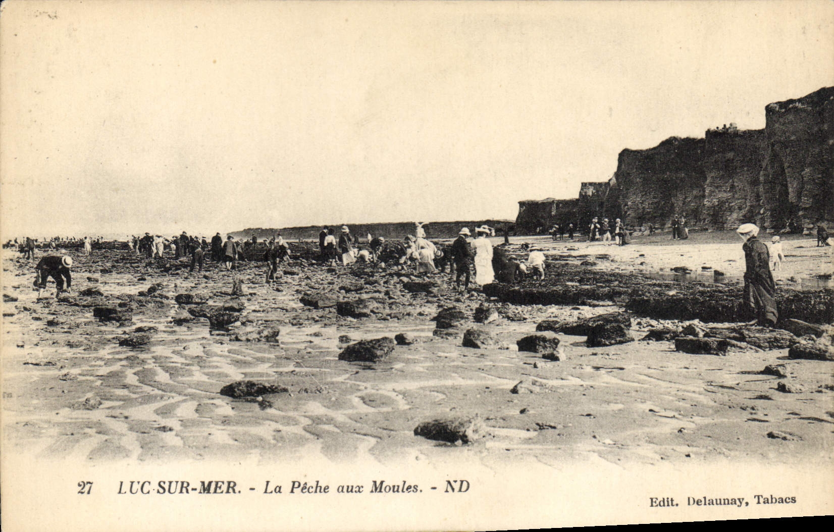 Luc-sur-Mer — La Pêche aux Moules — Edit. Delaunay, Tabacs, n°27