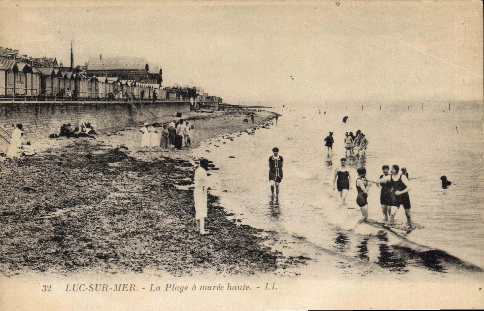 Luc-sur-Mer — La Plage à marée haute — LL