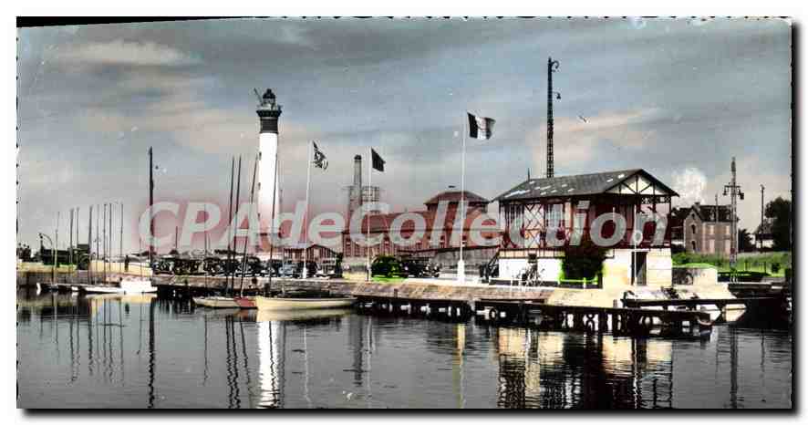Ouistreham-Riva-Bella — Port des Yachts et le Phare — Éditions Gaby