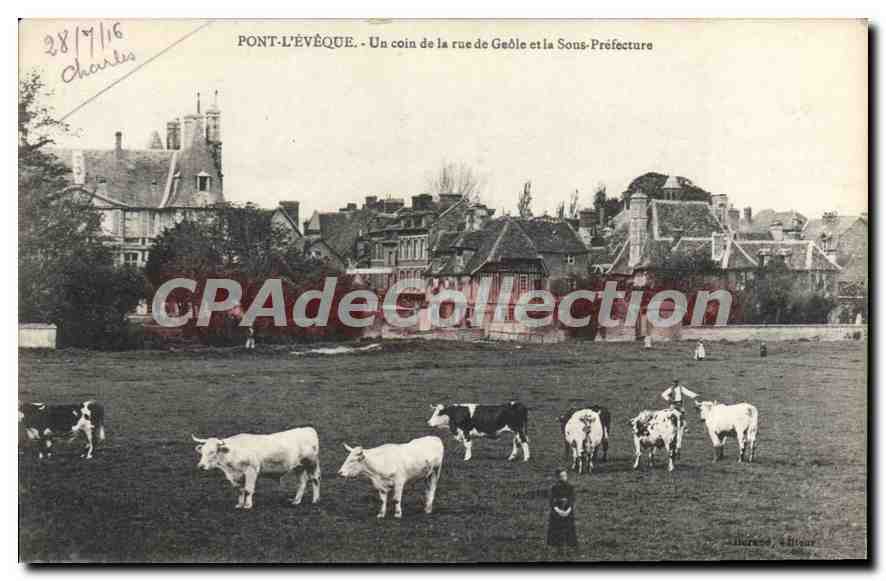 PONT-L'ÉVÈQUE. - Un coin de la rue de Geôle et la Sous-Préfecture — éditeur Allier, n° de série non visible