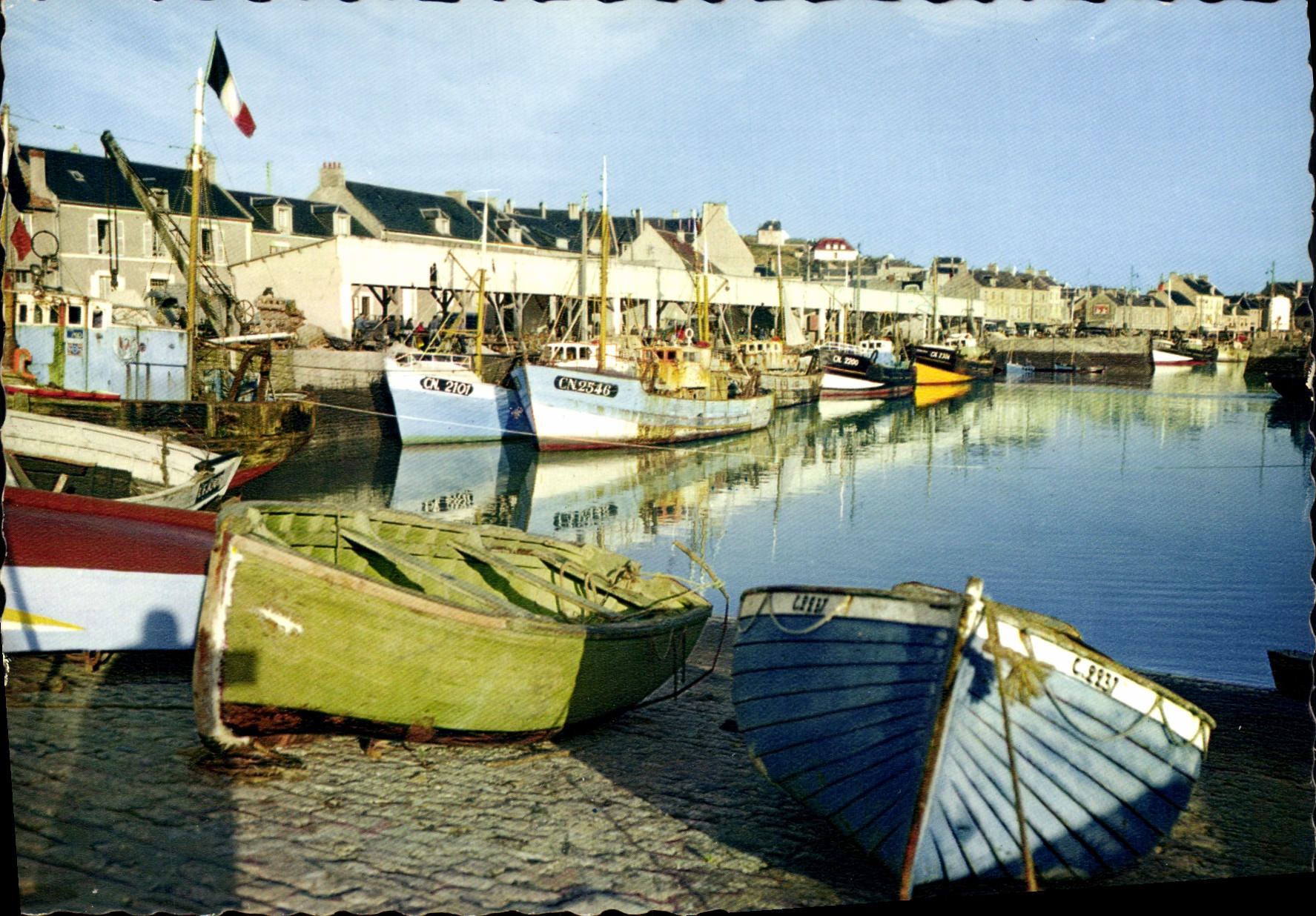 Port-en-Bessin — Le Bassin de la Criée — Éditions La Cigogne