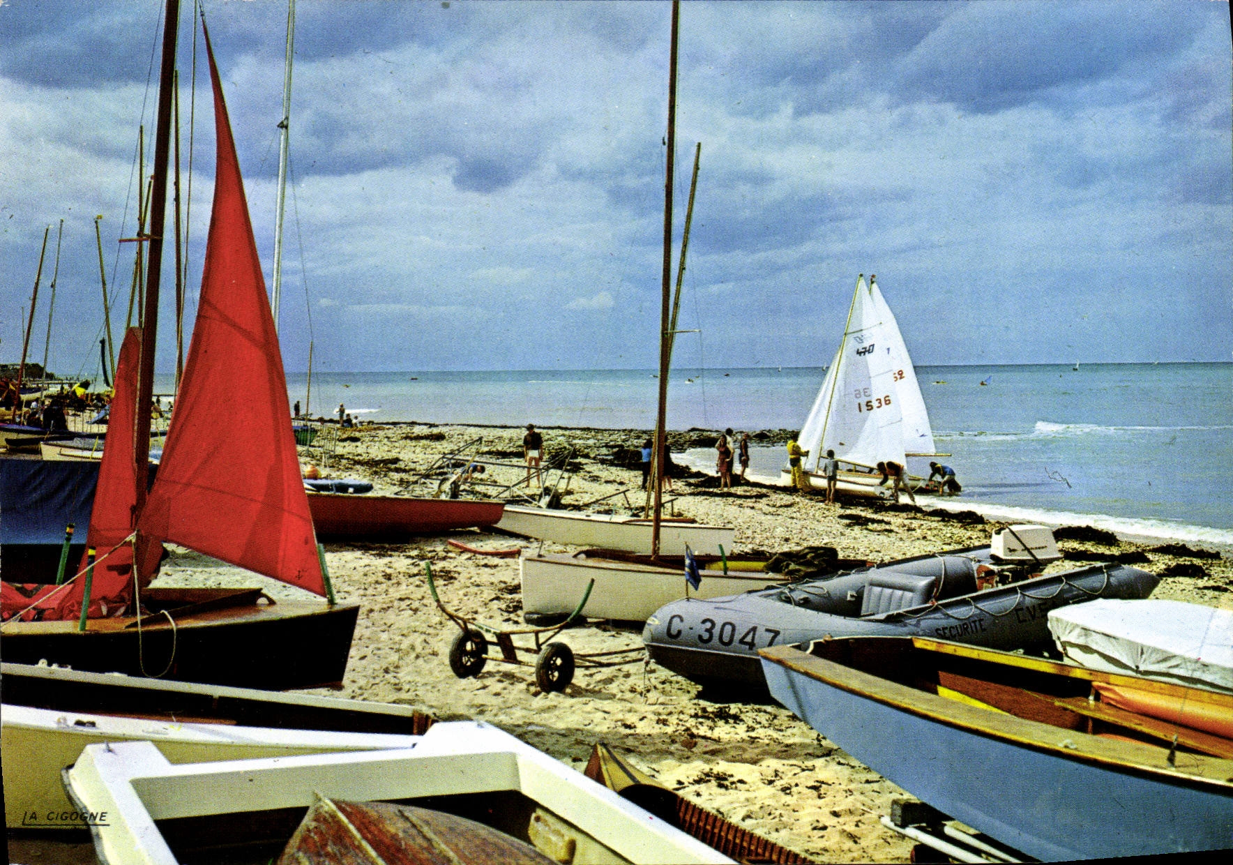 Saint-Aubin-sur-Mer — Plage avec voiliers et embarcations — L.A. Cigogne, n° 14.562.75