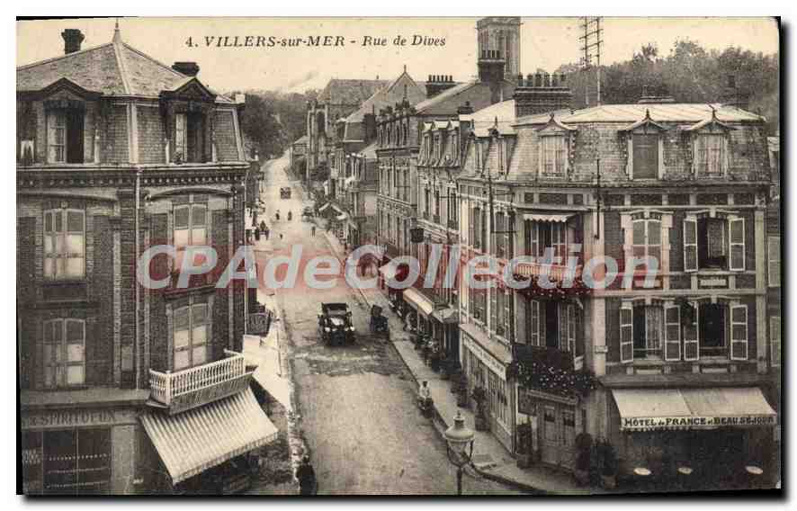 Villers-sur-Mer - Rue de Dives — vista de la calle con edificios y automóvil — editor Hôtel France Beau Sejour