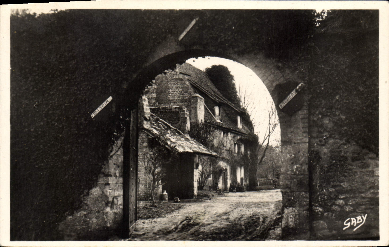 Entrée du Manoir d'Auberville — Calvados — Éditeur Gaby