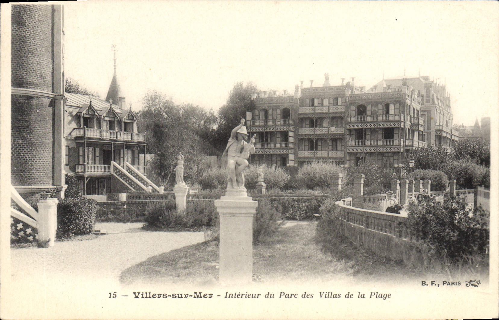 Villers-sur-Mer — Innenansicht des Parks der Villas de la Plage — B. F., PARIS