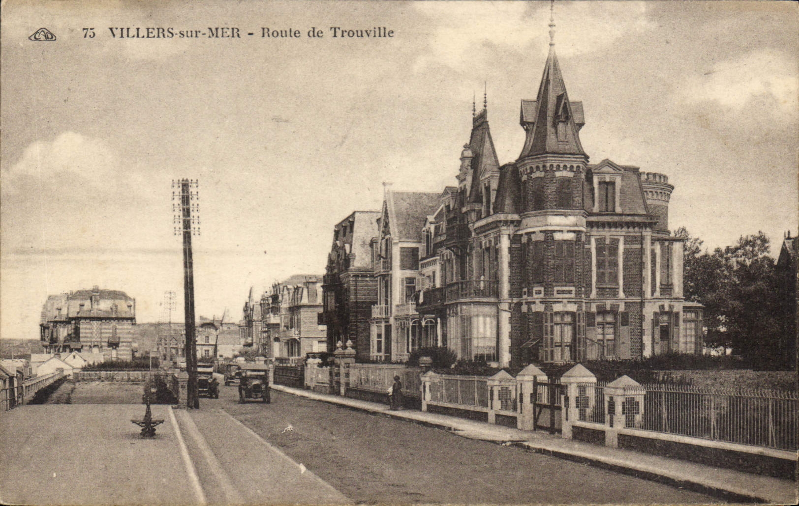 Villers-sur-Mer — Route de Trouville — maison à toit pointu
