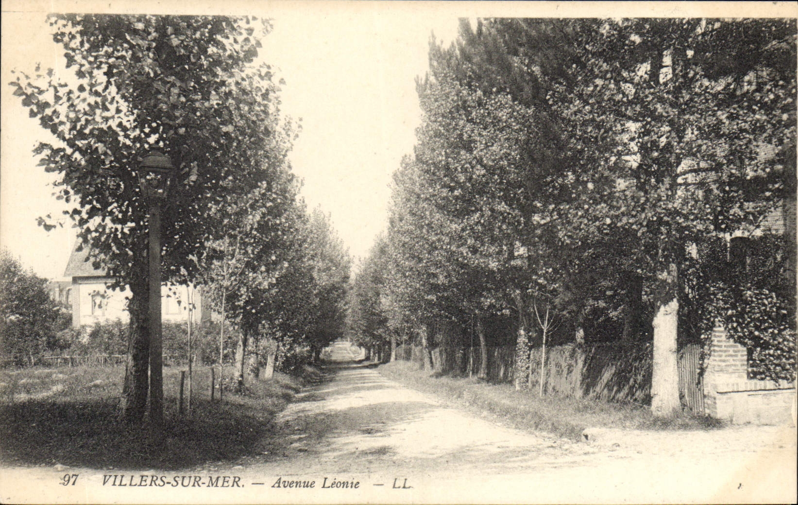 Villers-sur-Mer — Avenue Léonie — LL