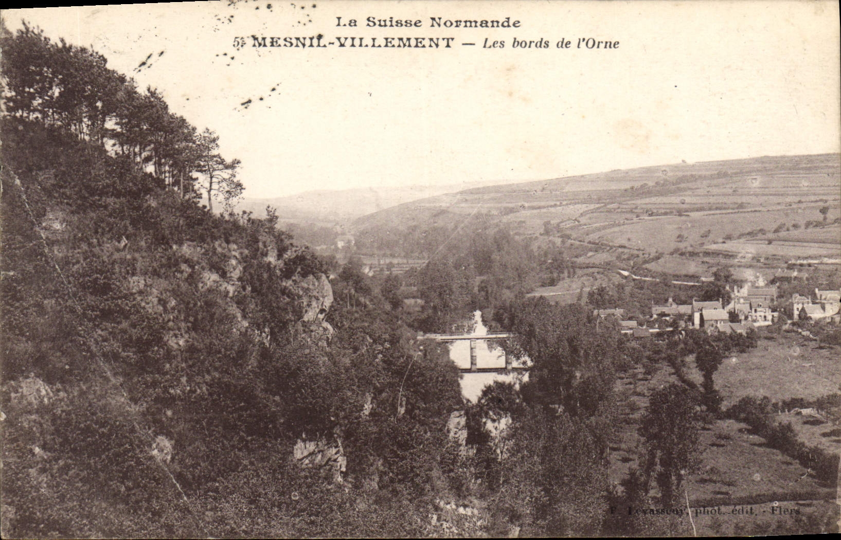Mesnil-Villement — Ufer der Orne — E. Lecassony, Foto. Verlag Flers