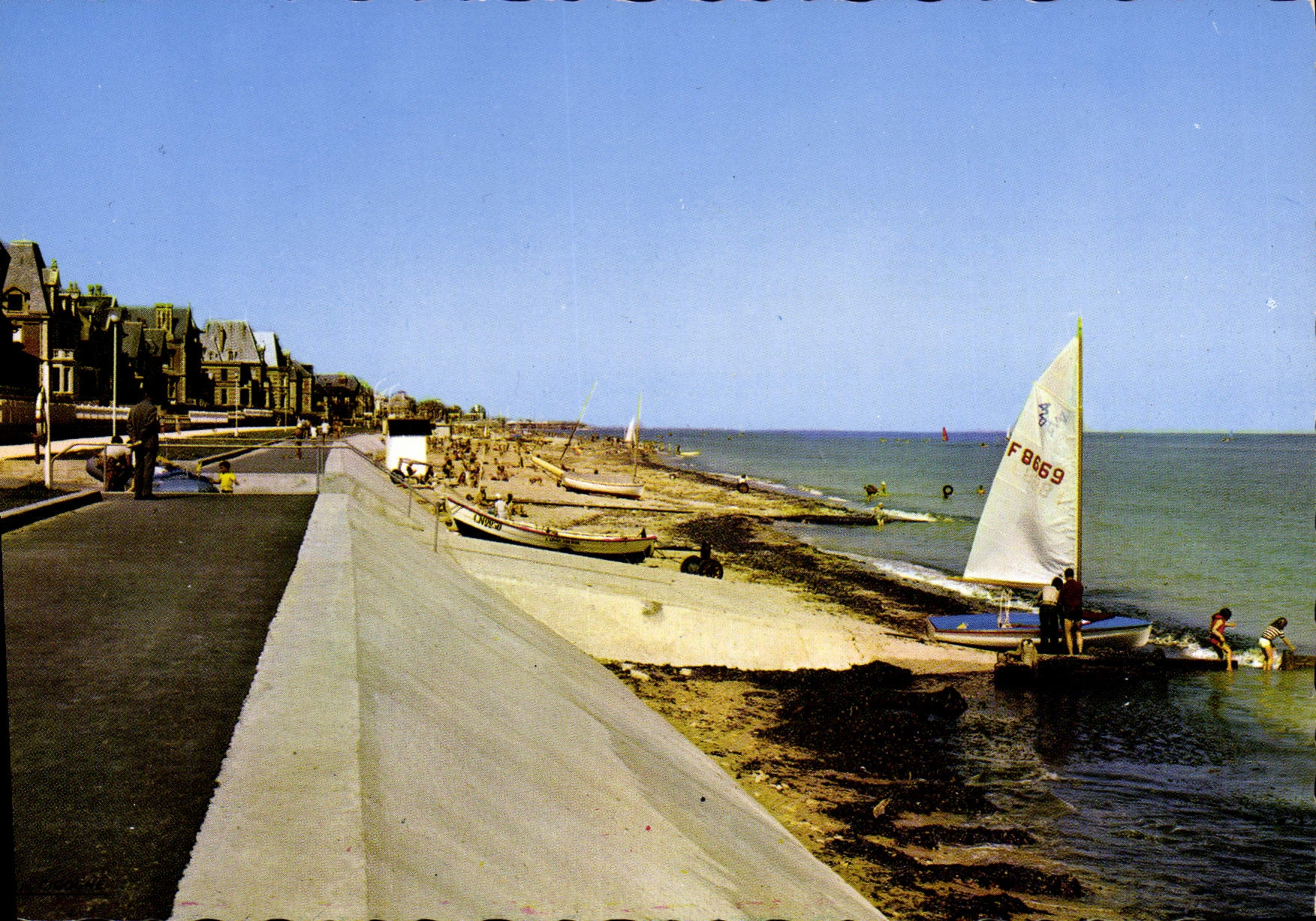 CPSM Hermanville Sur Mer La Digue Promenade