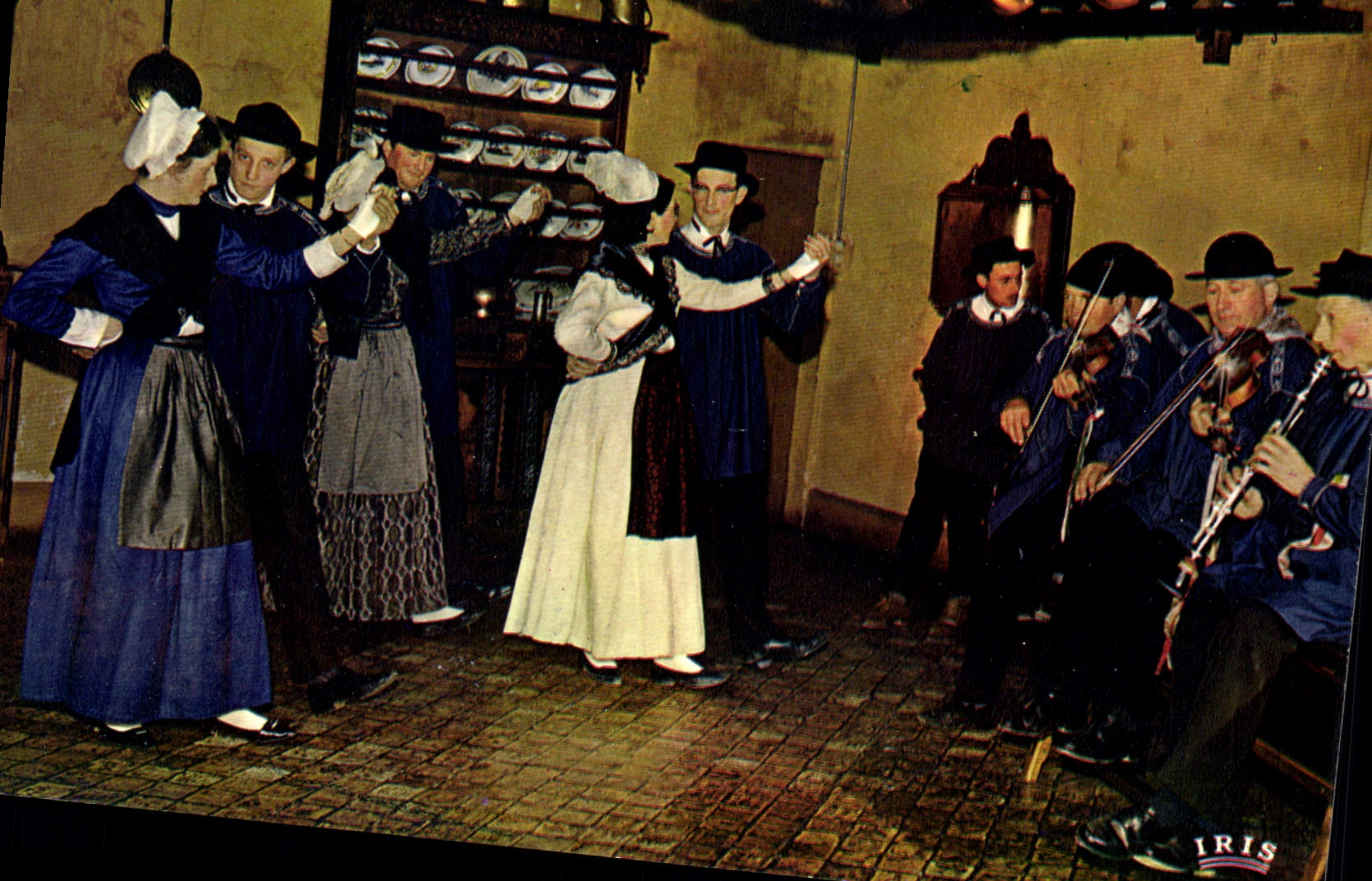 CPSM Les Barguenas Groupe Folklorique D'Aunis Saintonge La Vallée polka piquée