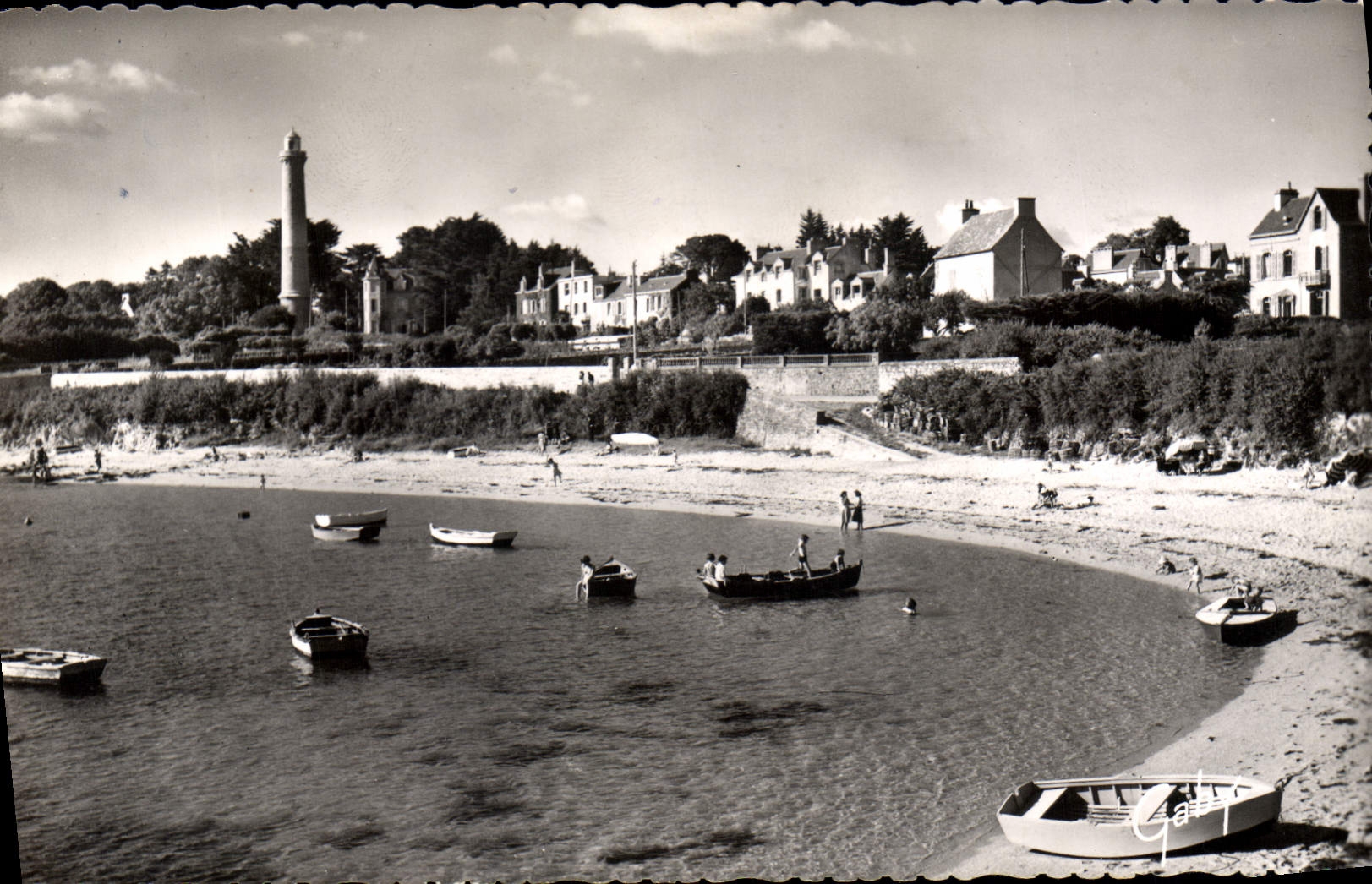 CPA Benodet La Petite Plage Et Le Grand Phare