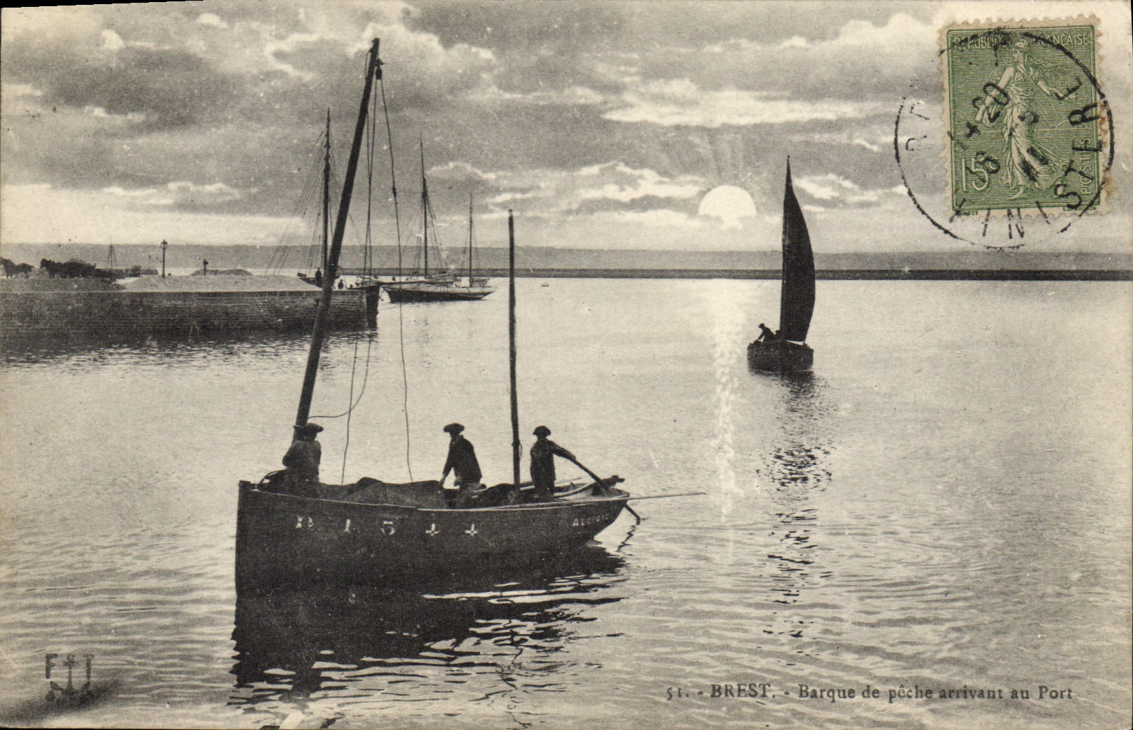 CPA Brest Barque De Peche Arrivant Au Port