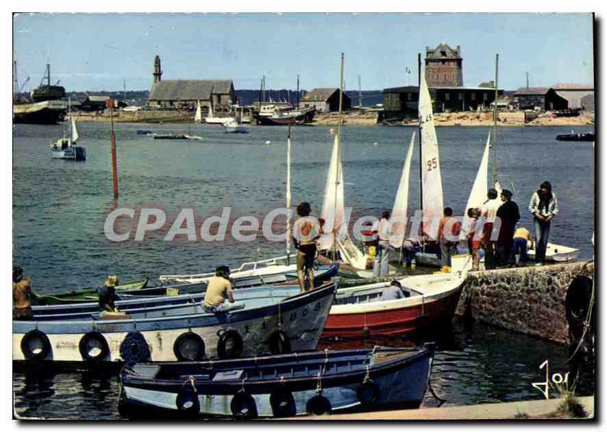 CPSM Camaret L'Ecole De Voile Face A La Tour Vauban