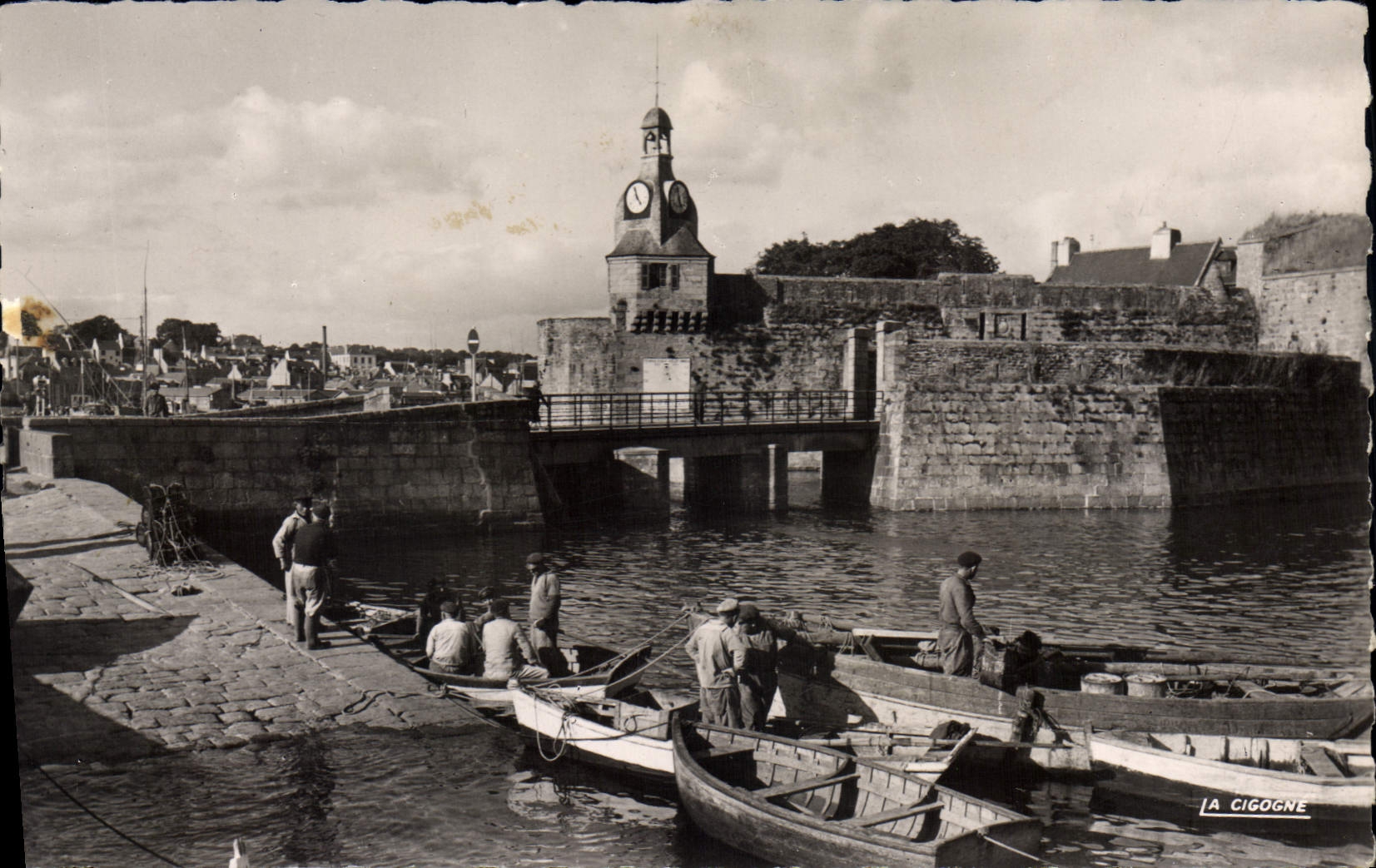 CPA Concarneau Les Remparts De La Ville Close