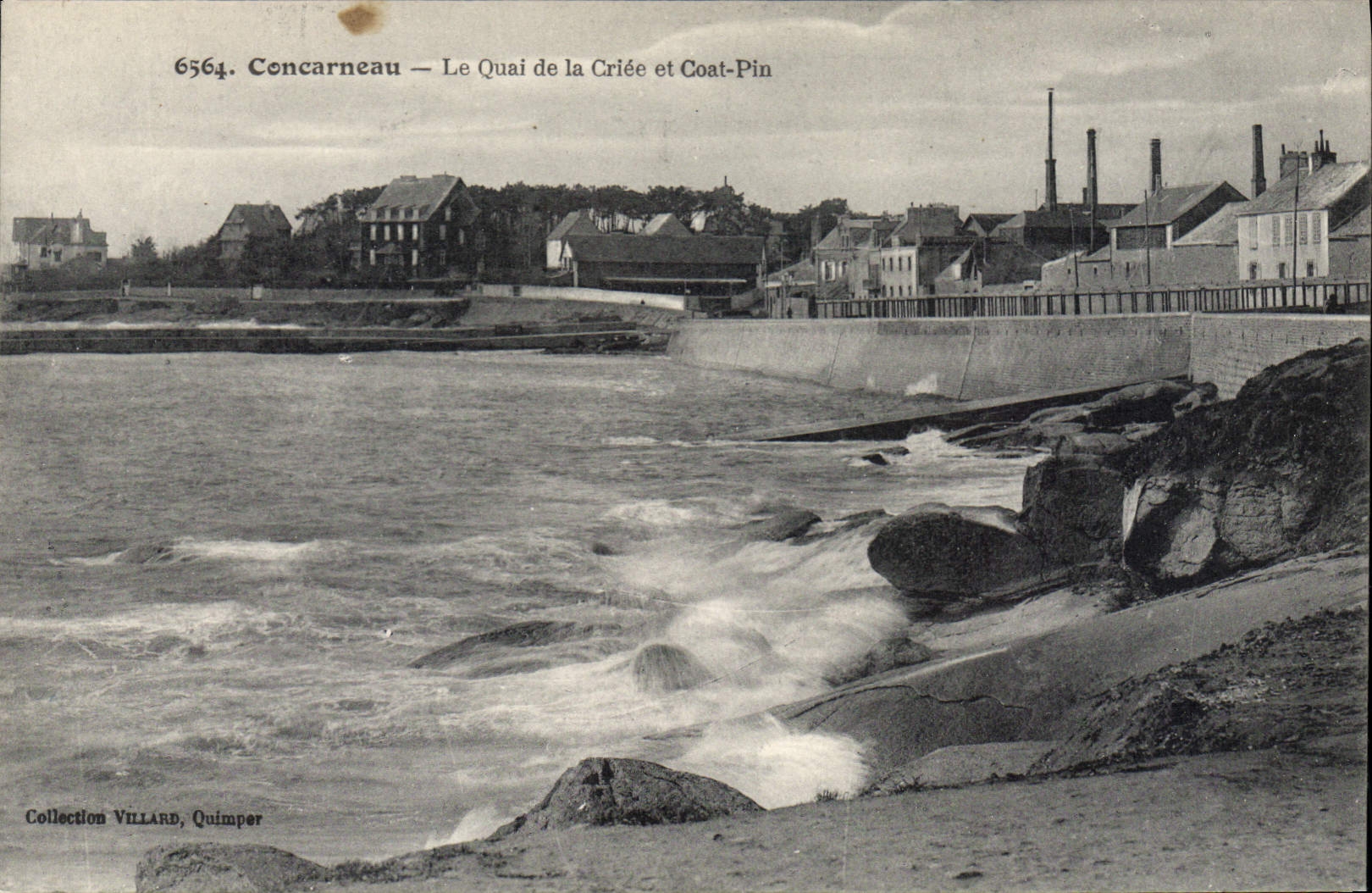 CPA Concarneau Le Quai De La Criee Et Coat-Pin