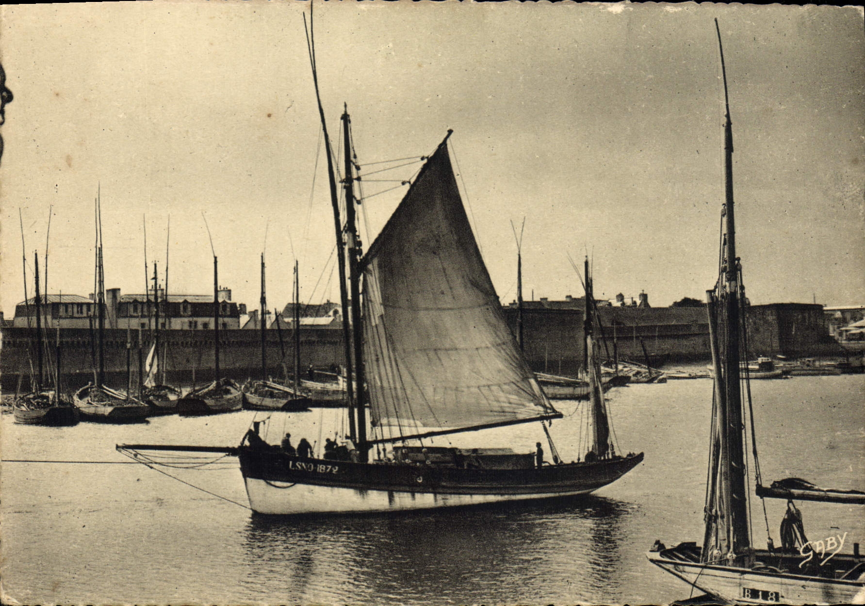CPSM Concarneau Thonniers Dans I'Arriere Port