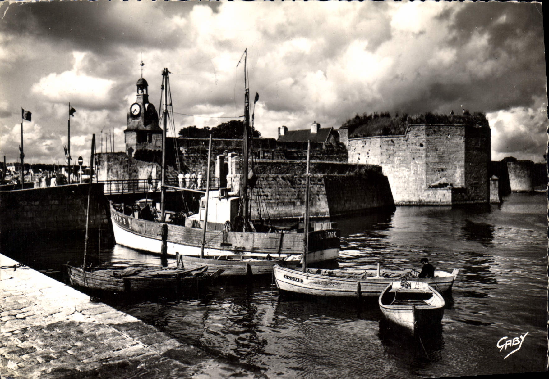 CPSM Concarneau Le Beffroi Et La Ville Close