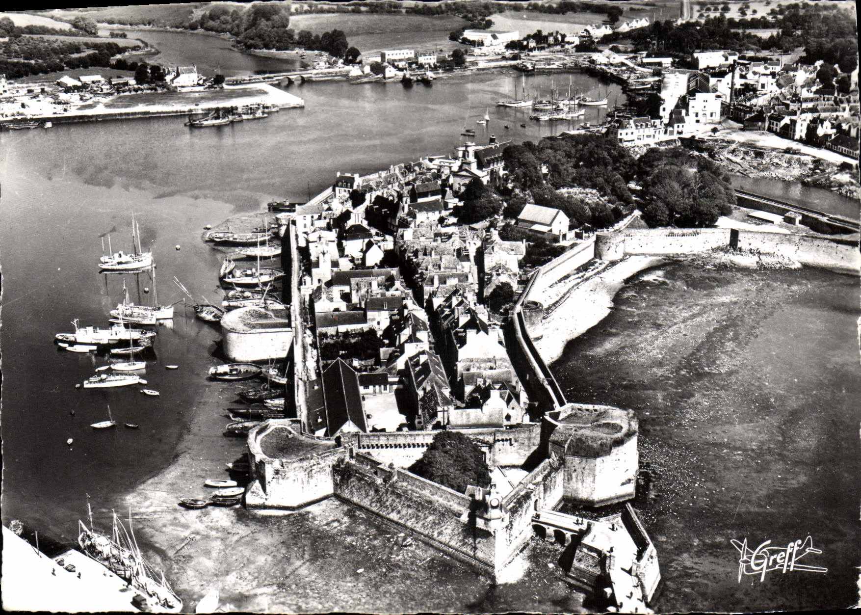 Concarneau (Finistère) — Ensemble de la Ville Close — GREFF, S.E.R.P., Paris