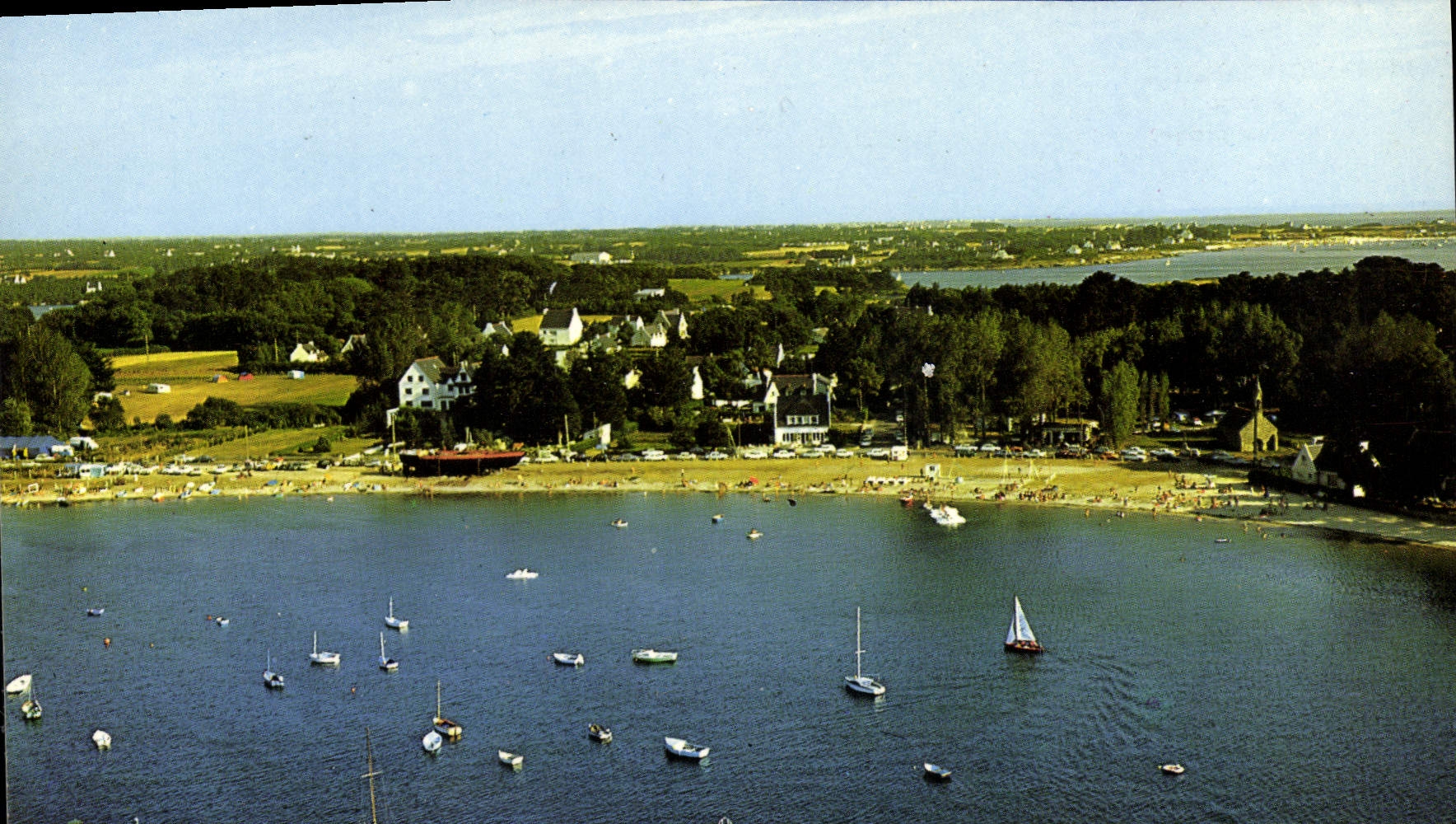 CPSM Concarneau La Plage Du Cabellou construction voilier en ferro-ciment