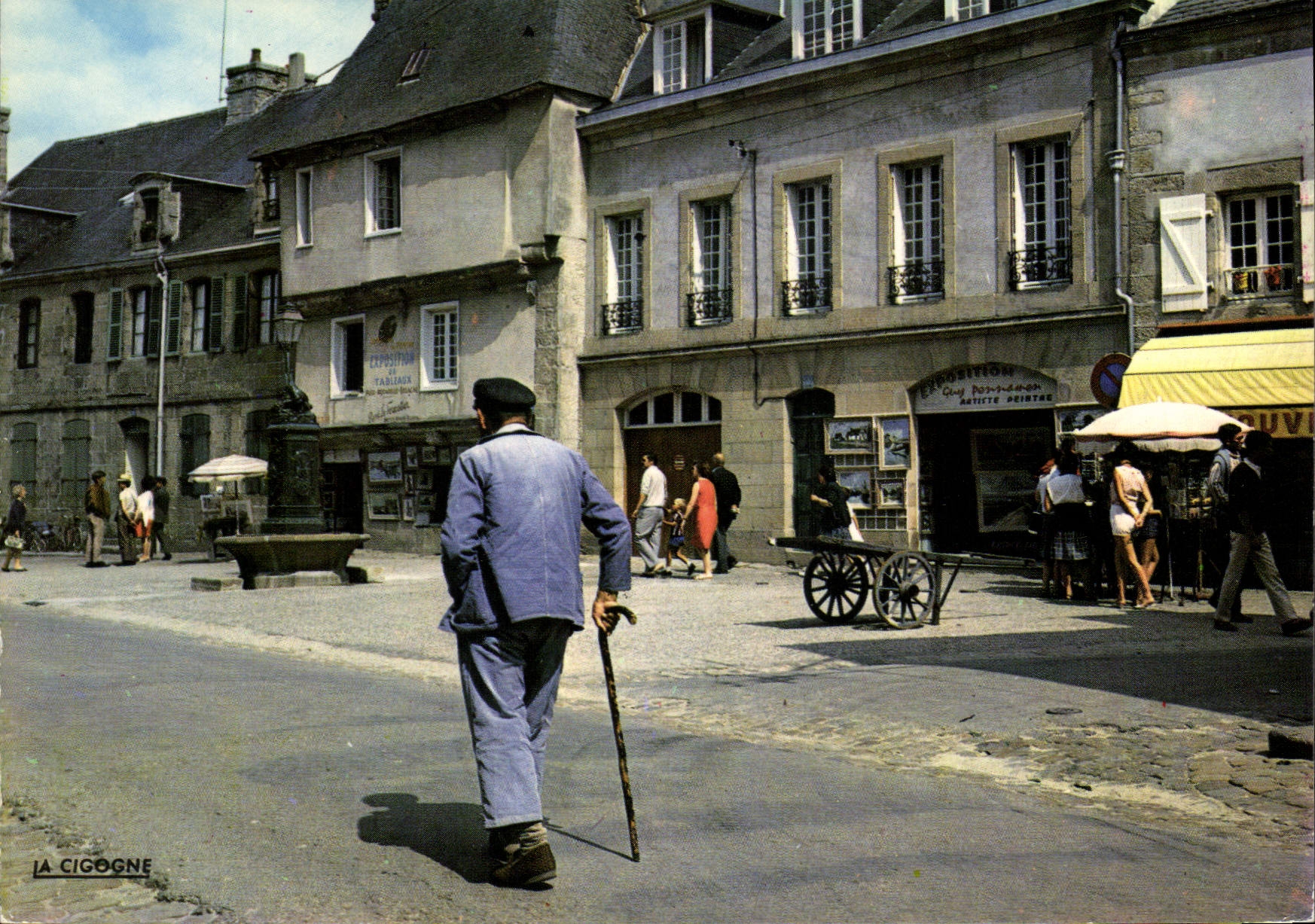 CPSM Concarneau Flanerie Dans La Ville Close
