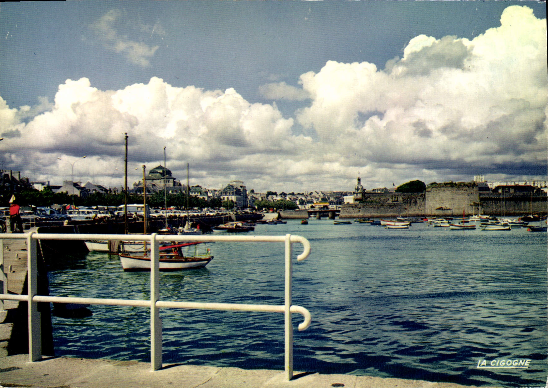 CPSM Concarneau Le Port Les Remparts De La Ville Close
