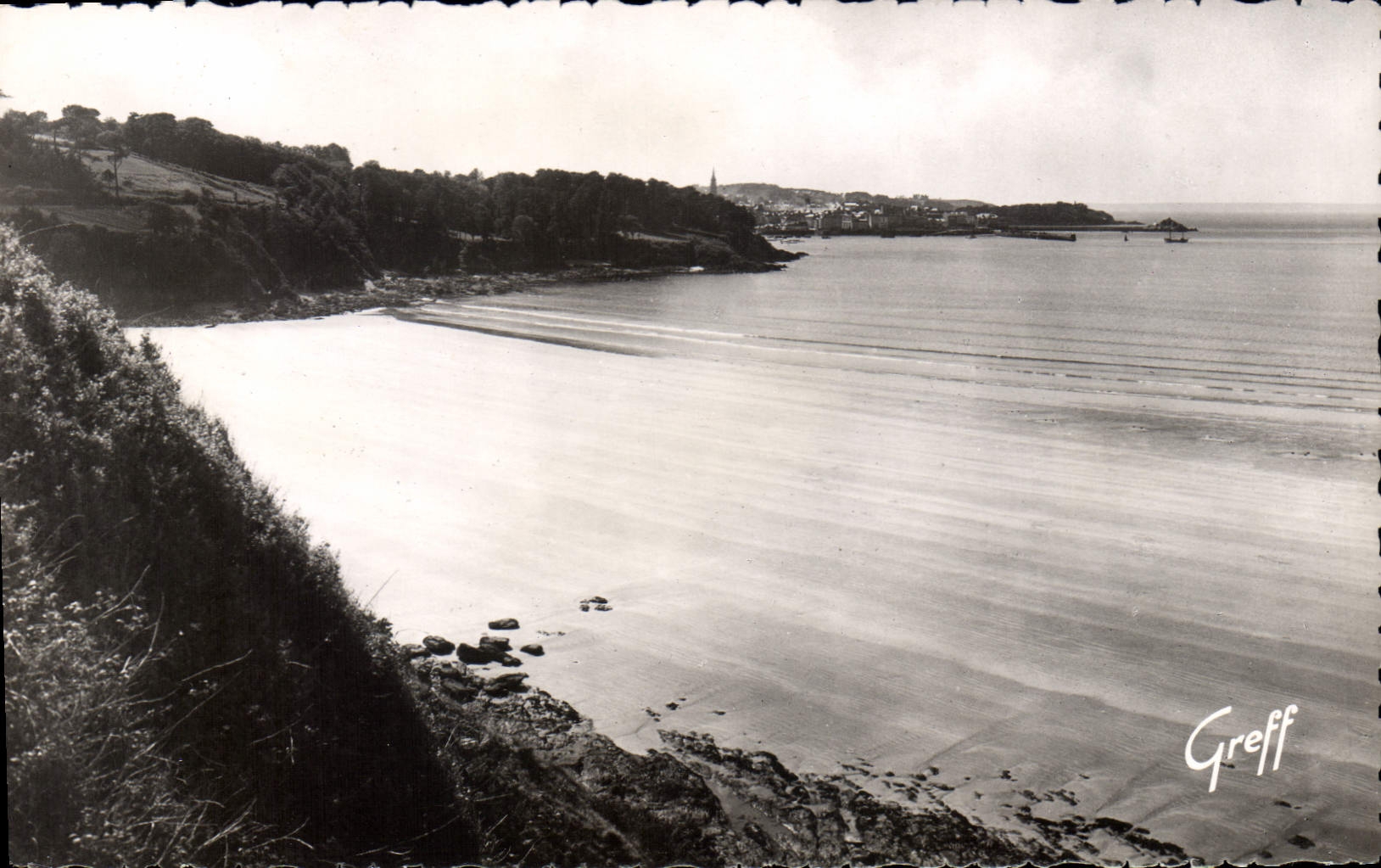 CPA Douarnenez La Plage Du Ris Les Plomarch Et La Ville