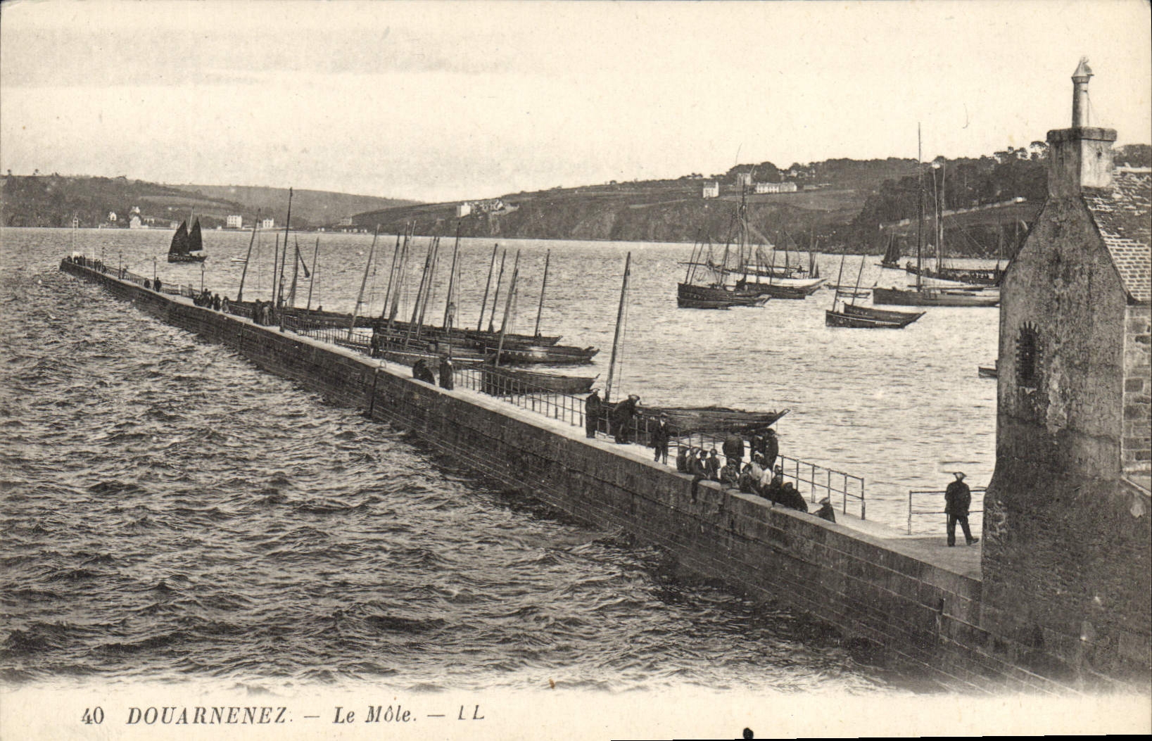 CPA Douarnenez Le Mole