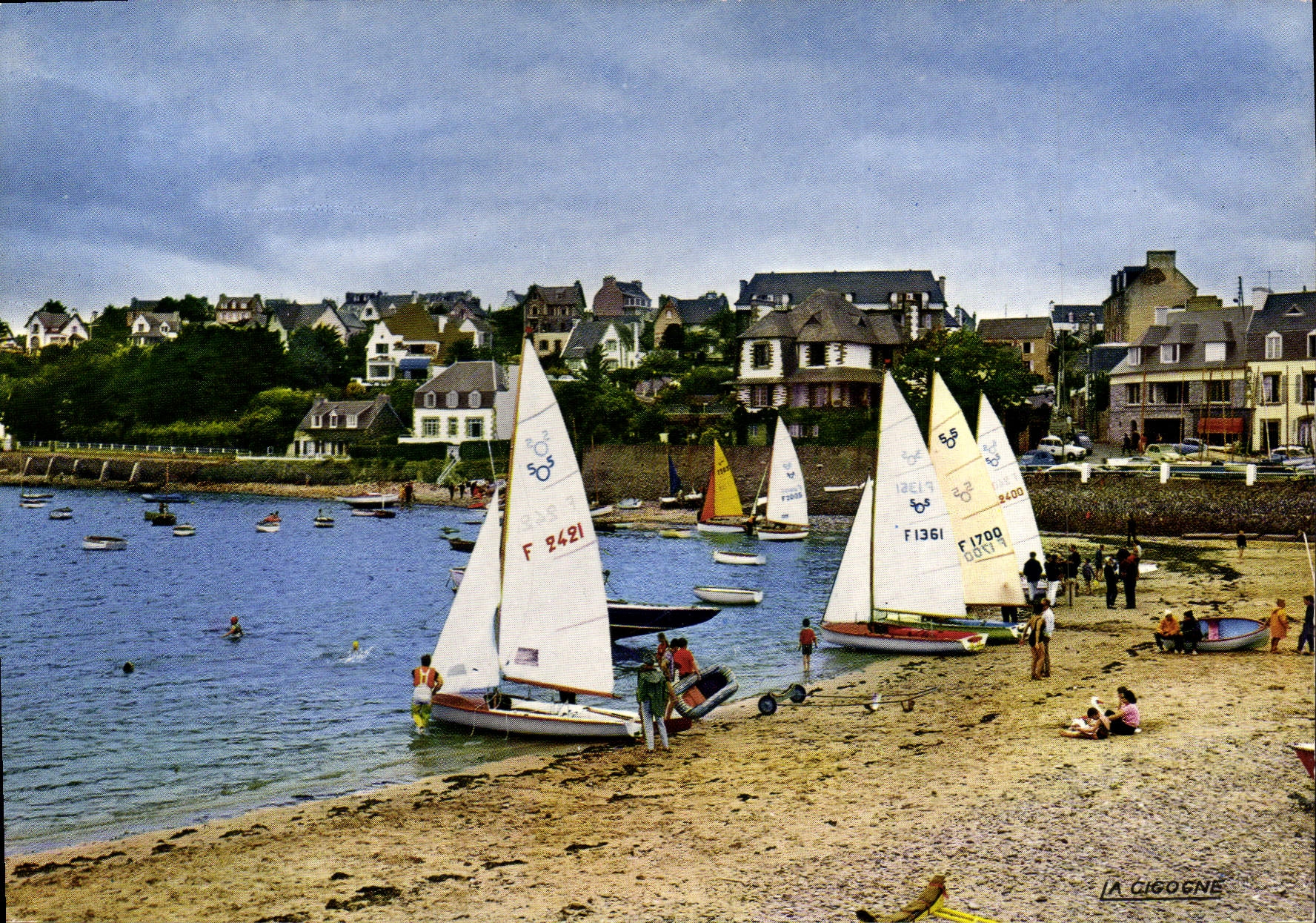 CPSM Locquirec La Plage Du Port La Vieille Cote hotel de Bretagne