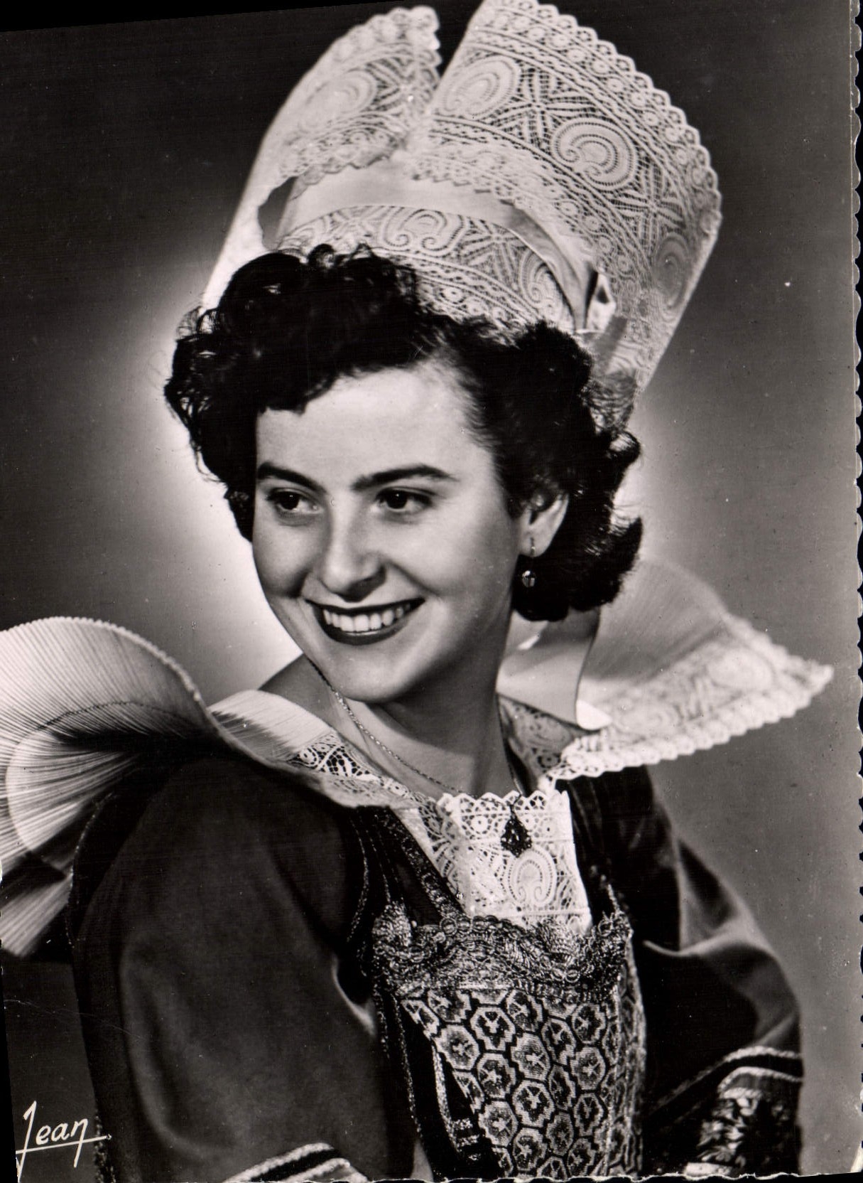 CPSM Pont Aven Costume