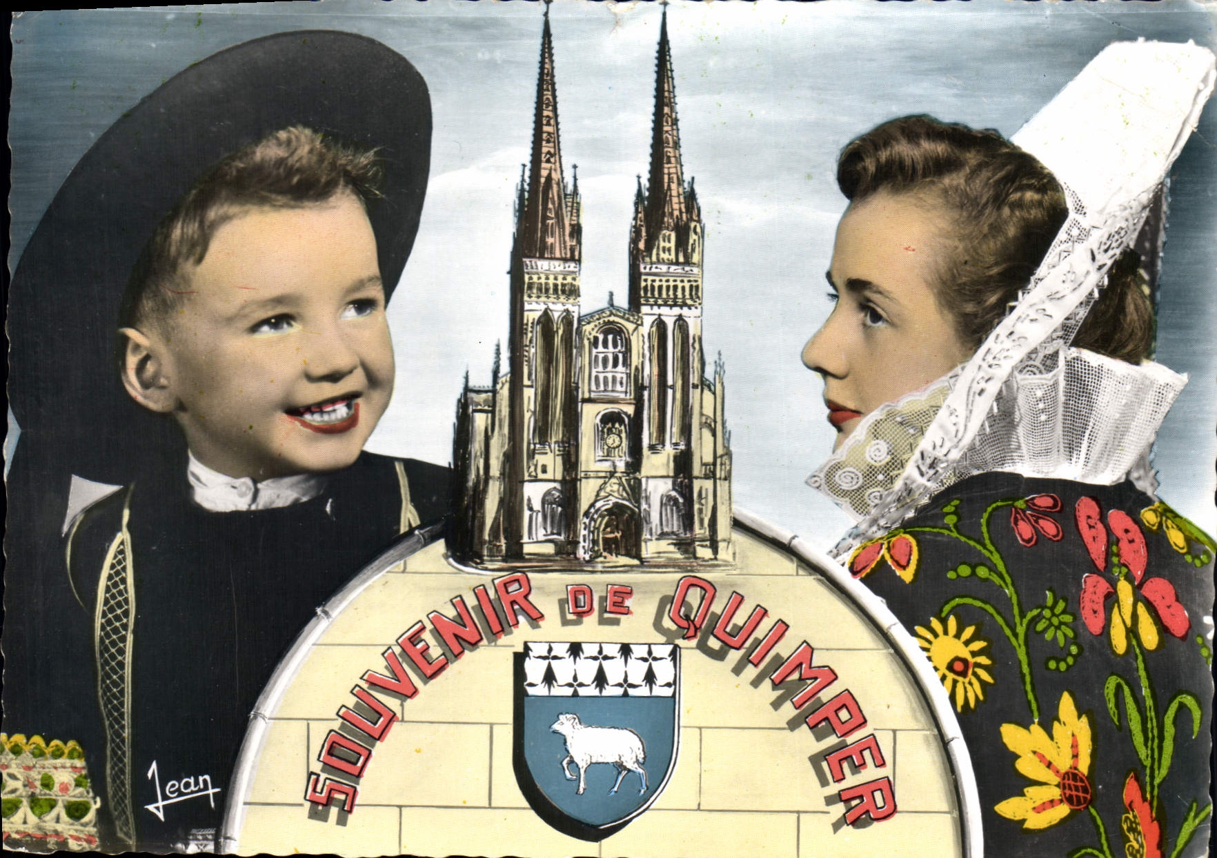CPSM Quimper costumes Au Centre La Cathedrale