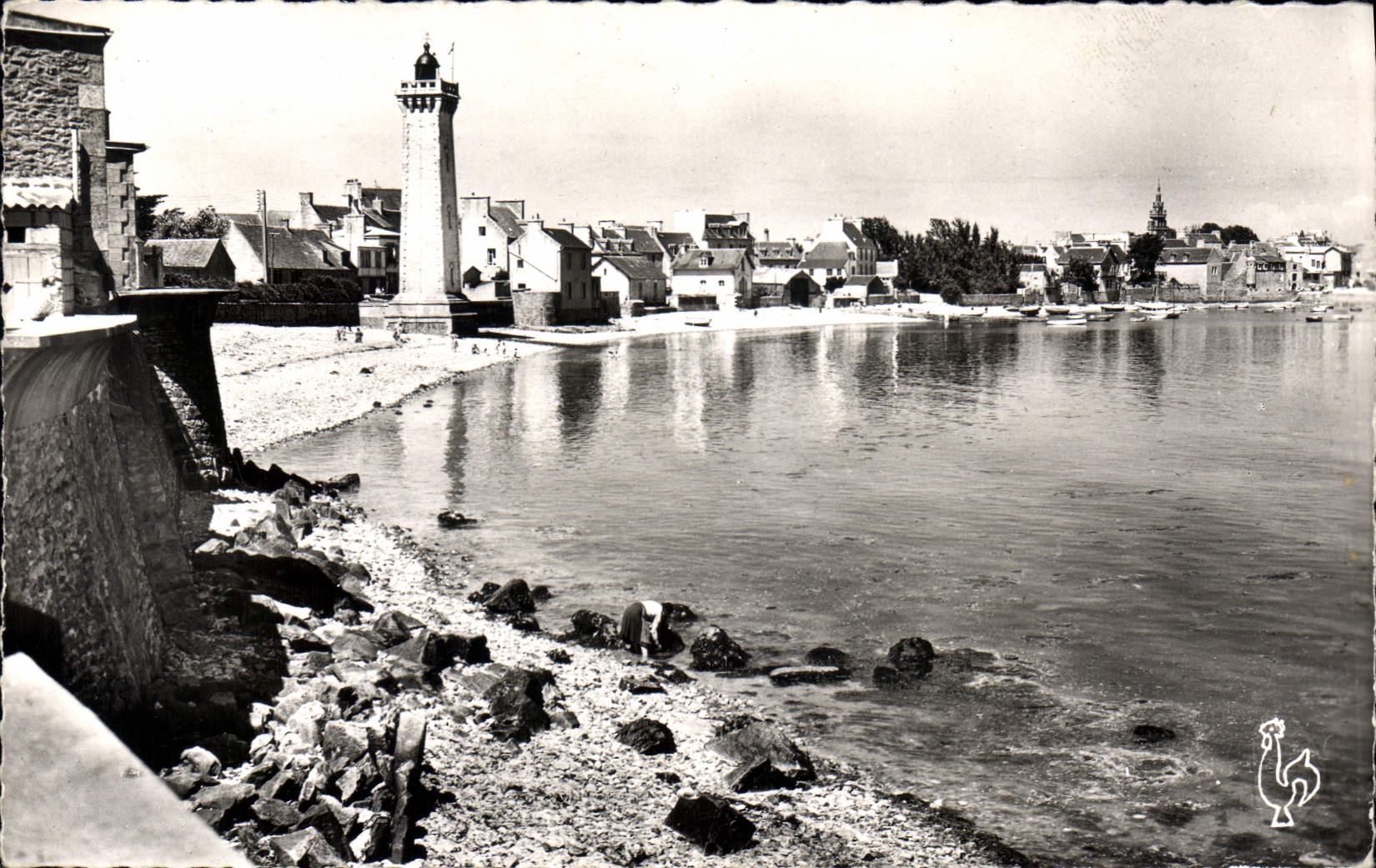 CPA Roscoff Le Phare Et Le Vieux Port