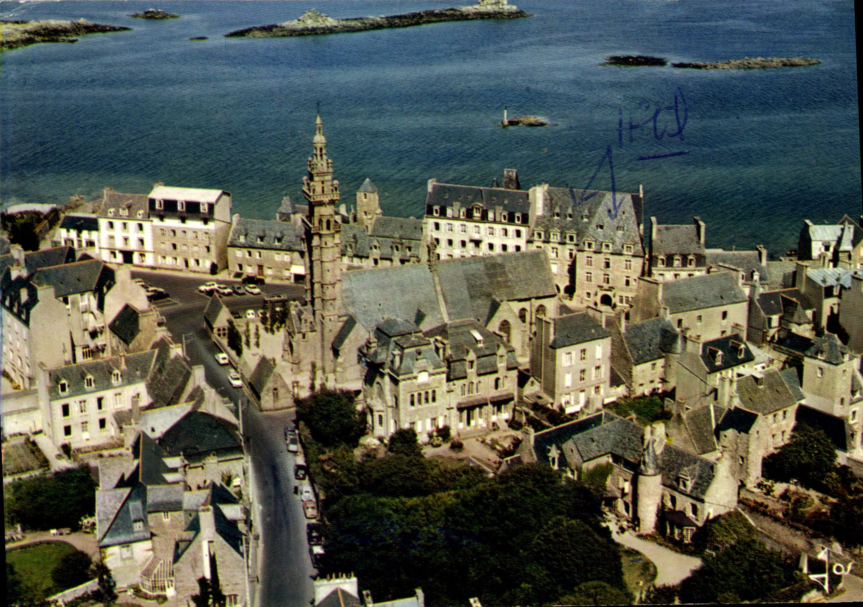 CPSM Roscoff Quartier De I'Eglise Dominant La Mer