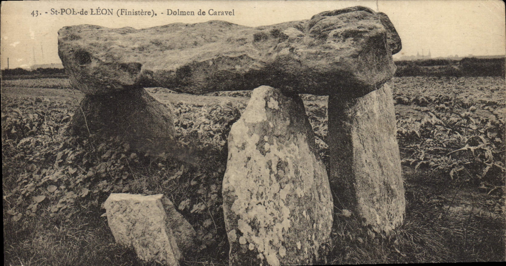 CPA Saint Pol De Leon Dolmen De Caravel